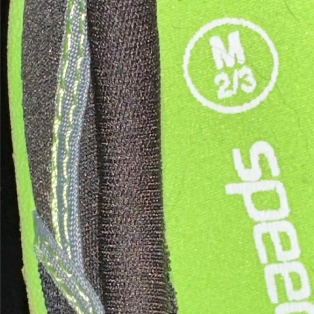 SLIP ON WATER SHOES SPEEDO Black w/LIME GREEN KIDS Med. Size 2/3